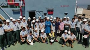 Dockyard Workers and Ship Crews: Best Uniform Materials 6 Best Uniform Materials for Dockyard Workers and Ship Crews Asia
